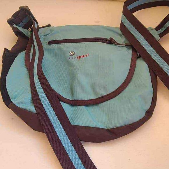 Purses & Backpacks - Picture 6 of 9